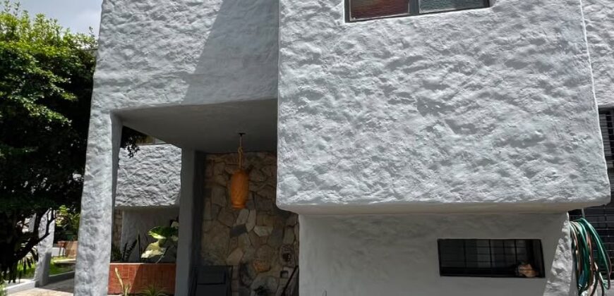 En Venta Townhouse Amoblado en Res La Montaña  El Bosque
