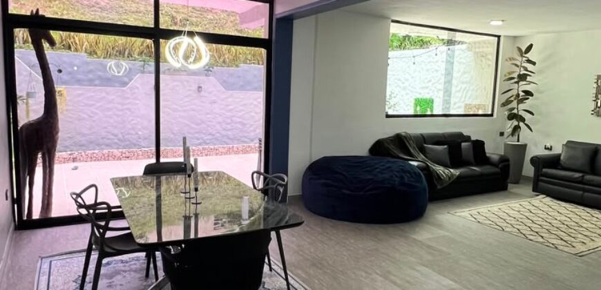 En Venta Townhouse Amoblado en Res La Montaña  El Bosque