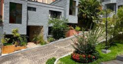 En Venta Townhouse Amoblado en Res La Montaña  El Bosque