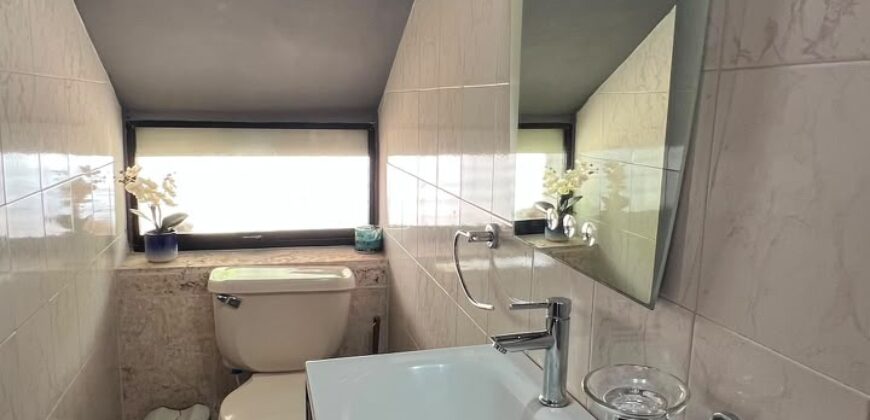 En Venta Townhouse Amoblado en Res La Montaña  El Bosque