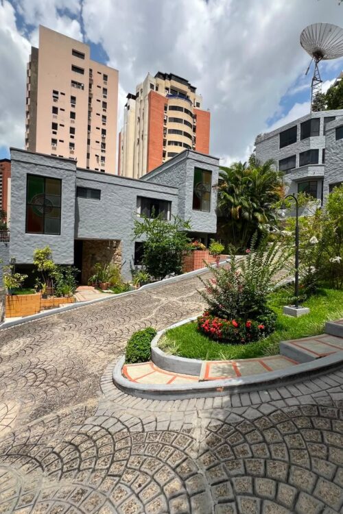 En Venta Townhouse Amoblado en Res La Montaña  El Bosque