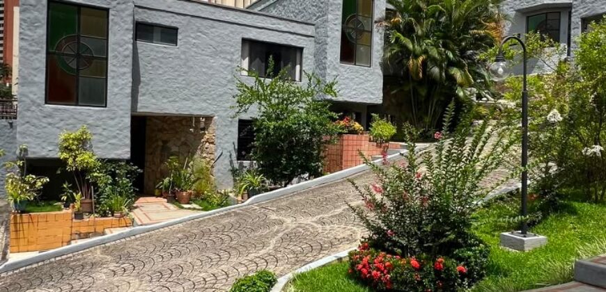 En Venta Townhouse Amoblado en Res La Montaña  El Bosque