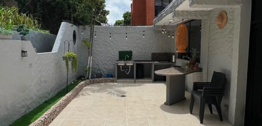 En Venta Townhouse Amoblado en Res La Montaña  El Bosque