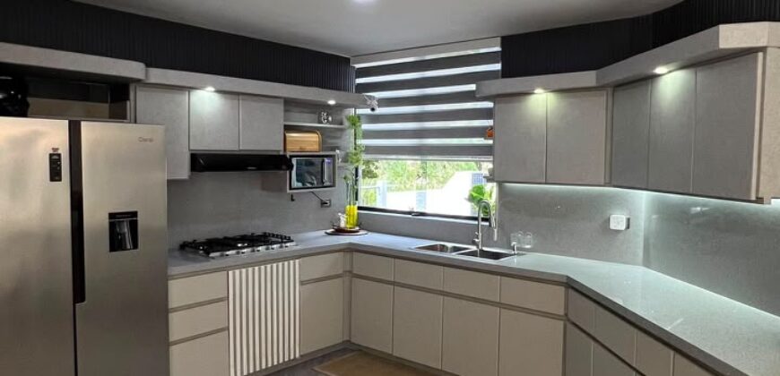 En Venta Townhouse Amoblado en Res La Montaña  El Bosque