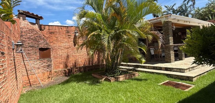 Casa en Villa Laguna Club en Guataparo