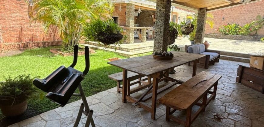 Casa en Villa Laguna Club en Guataparo