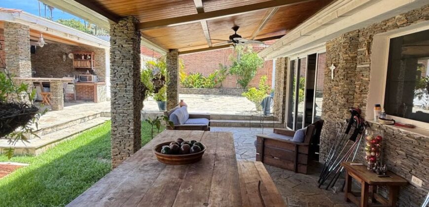 Casa en Villa Laguna Club en Guataparo