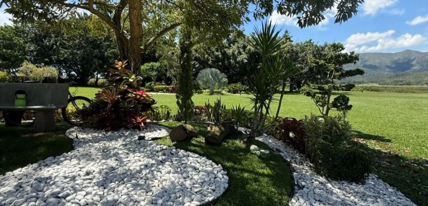 Casa en Villa Laguna Club en Guataparo