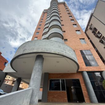 Apartamento en Valle de Camoruco edificio RETAMA