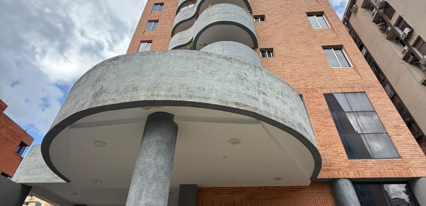 Apartamento en Valle de Camoruco edificio RETAMA